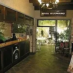 Du Vieux Hotel